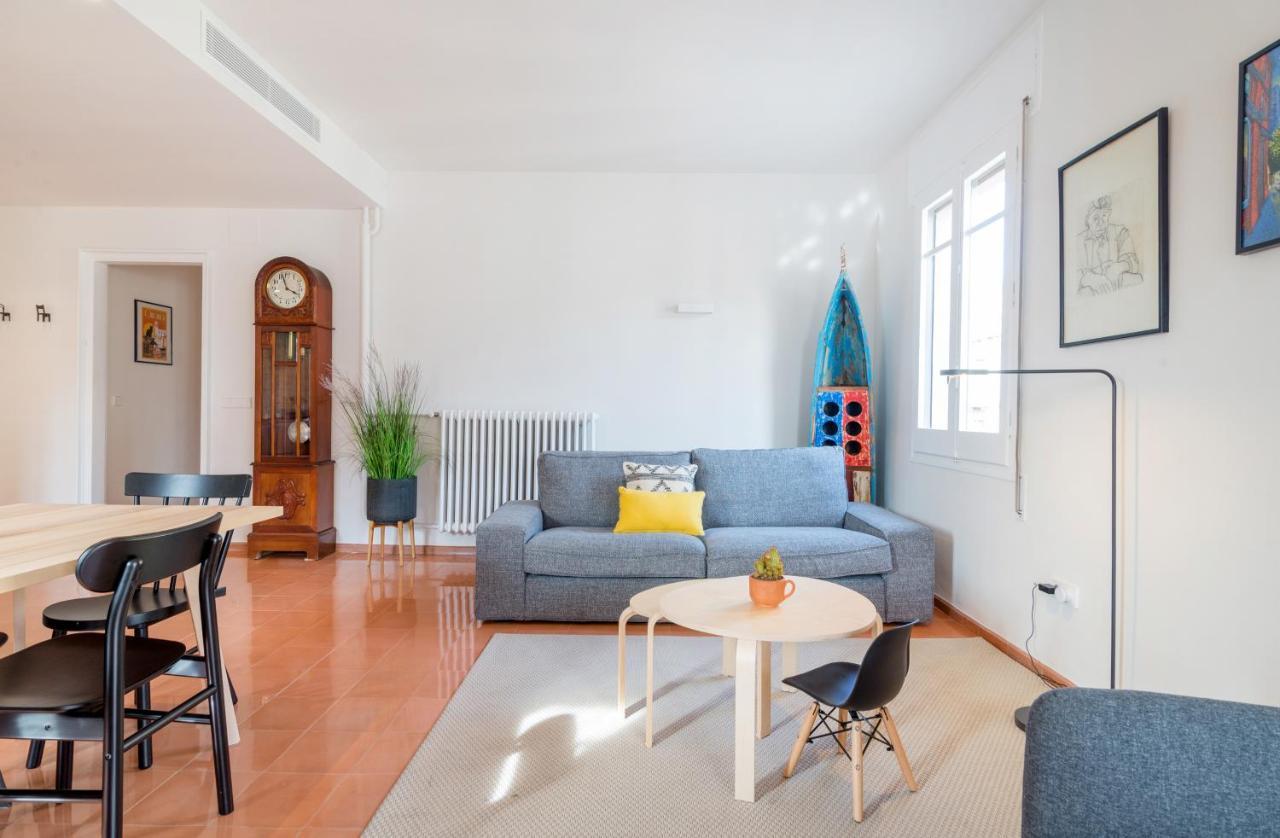 New Top Floor Apt With A Lot Of Light & Aircon ジローナ エクステリア 写真