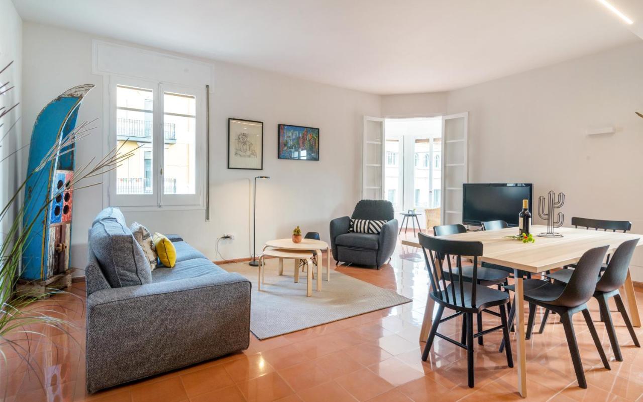 New Top Floor Apt With A Lot Of Light & Aircon ジローナ エクステリア 写真