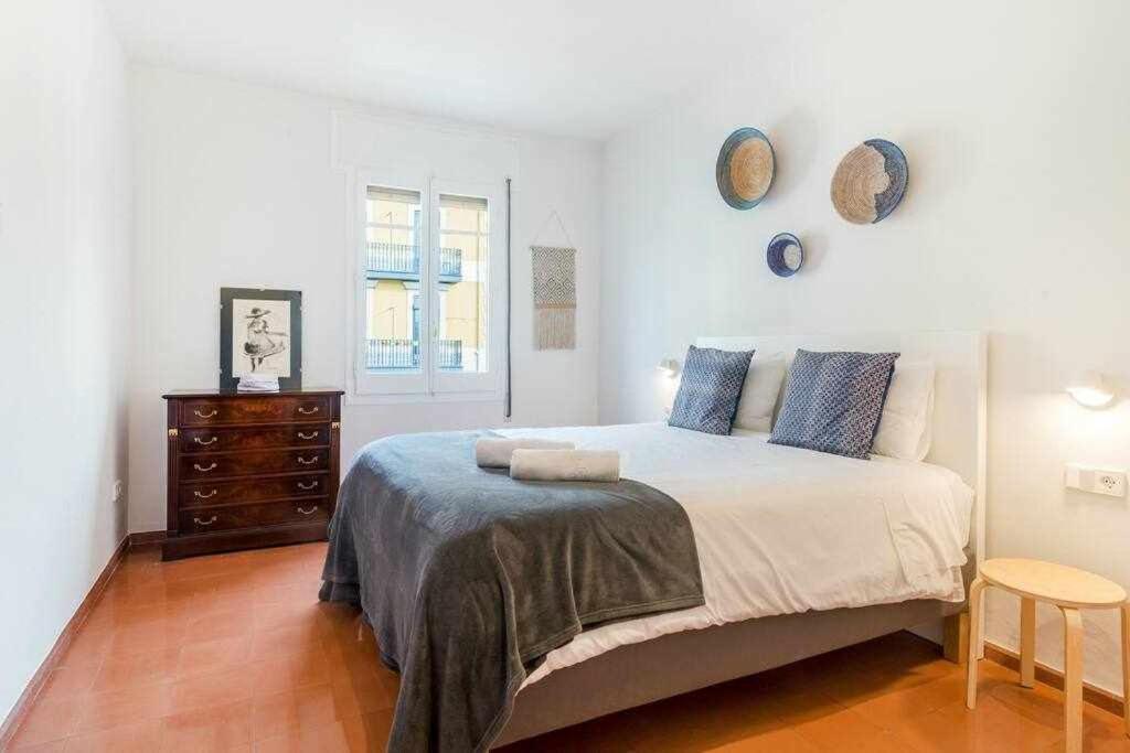 New Top Floor Apt With A Lot Of Light & Aircon ジローナ エクステリア 写真