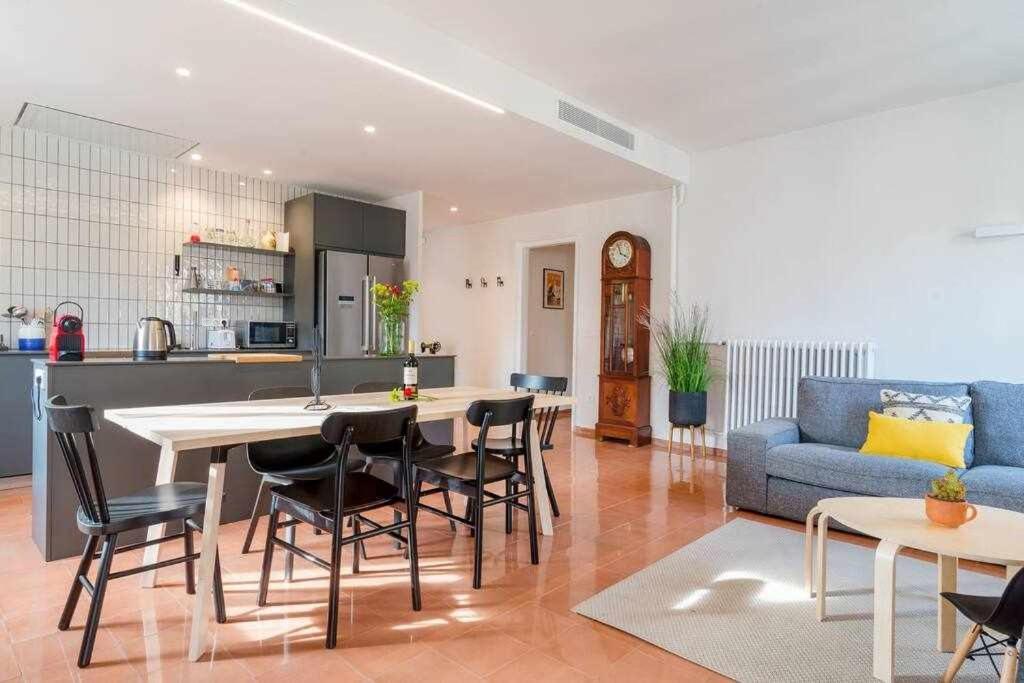 New Top Floor Apt With A Lot Of Light & Aircon ジローナ エクステリア 写真