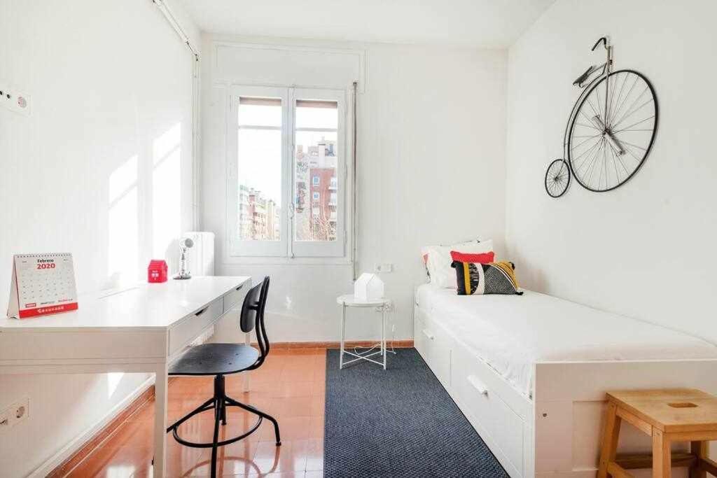 New Top Floor Apt With A Lot Of Light & Aircon ジローナ エクステリア 写真