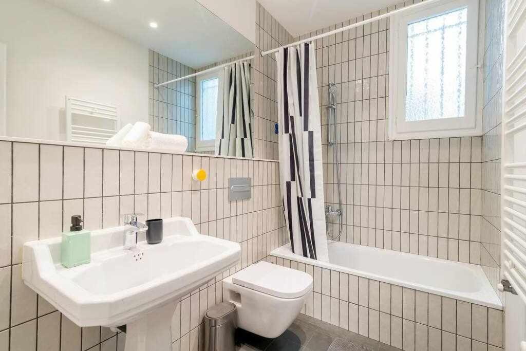 New Top Floor Apt With A Lot Of Light & Aircon ジローナ エクステリア 写真