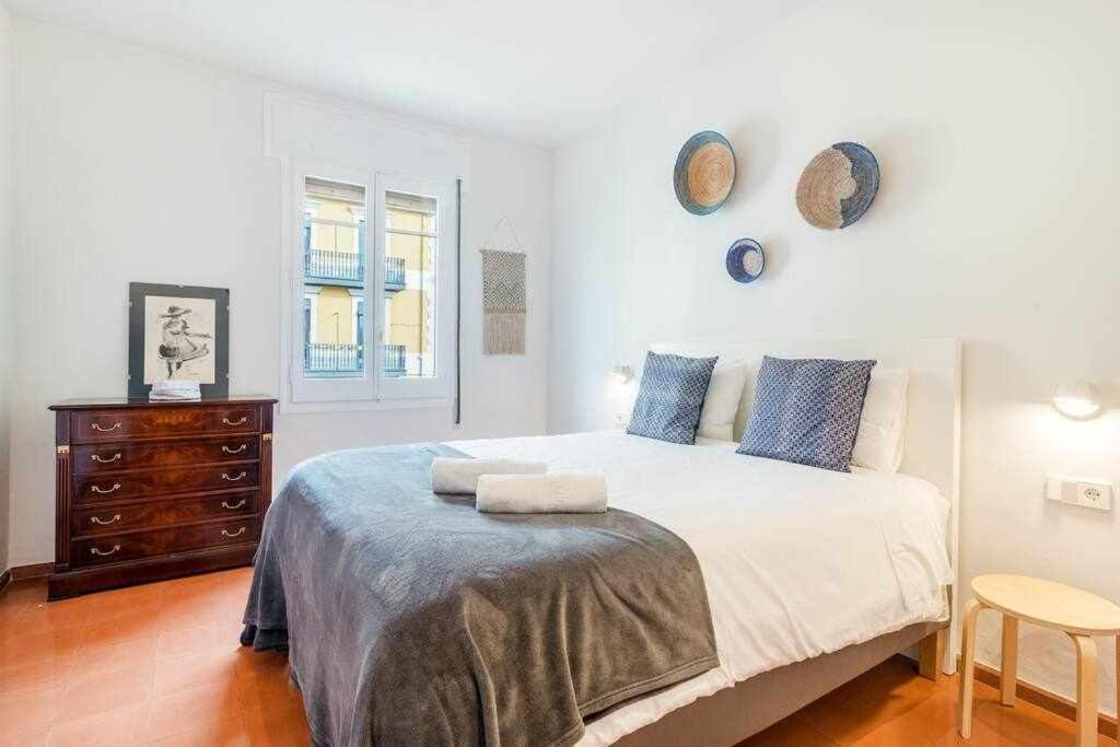 New Top Floor Apt With A Lot Of Light & Aircon ジローナ エクステリア 写真